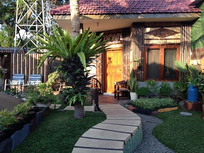 Enny'S Guest House Malang Buitenkant foto