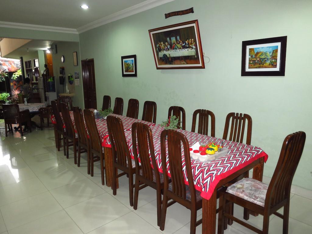 Enny'S Guest House Malang Buitenkant foto